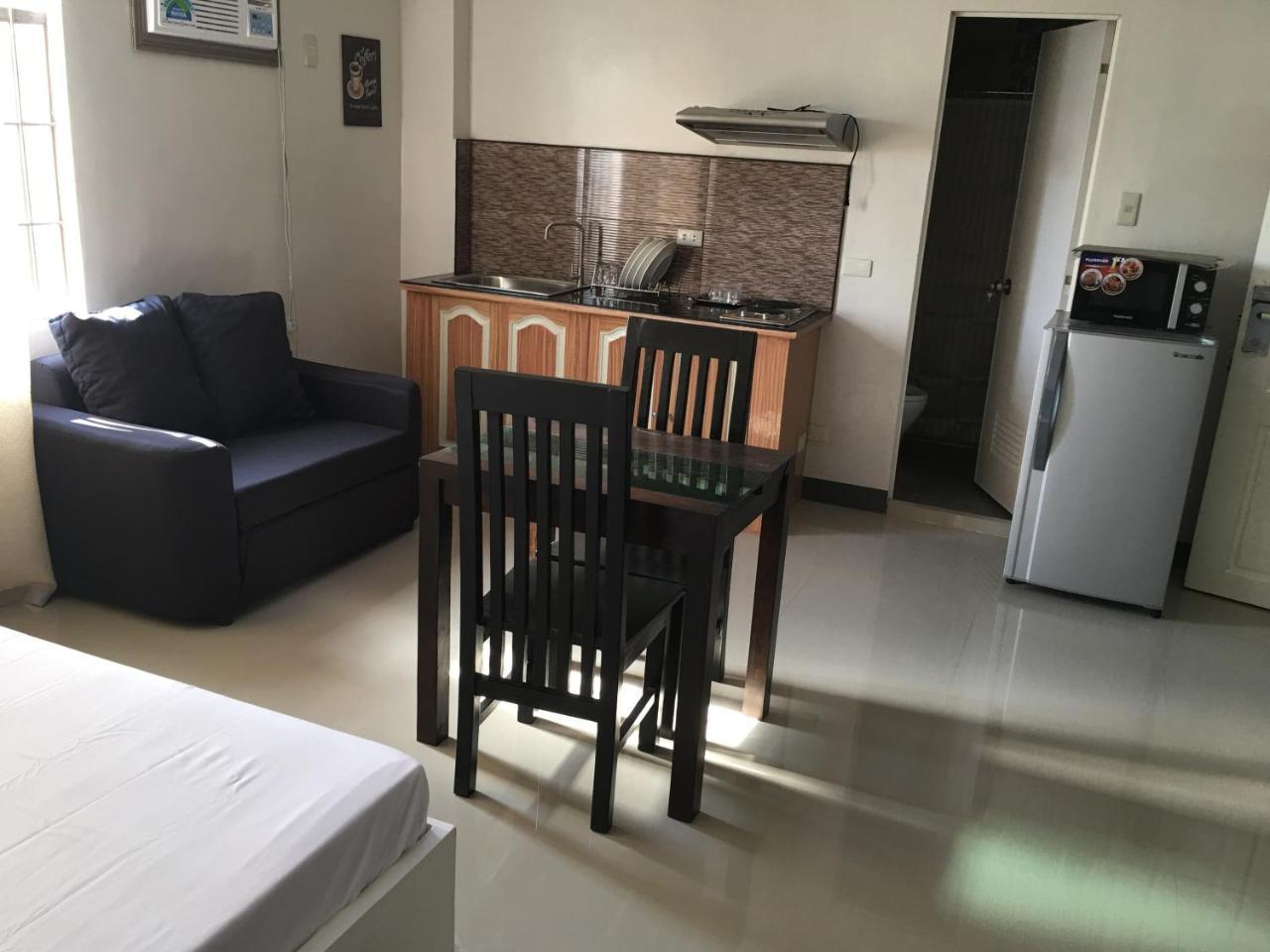 Beinte Singko De Marso Apartments Candon Dış mekan fotoğraf