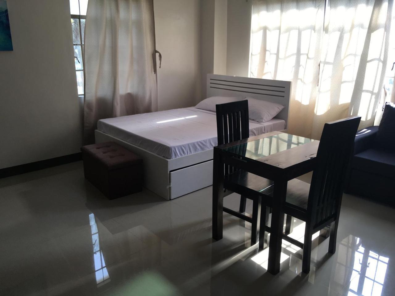Beinte Singko De Marso Apartments Candon Dış mekan fotoğraf