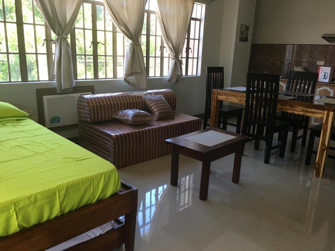Beinte Singko De Marso Apartments Candon Dış mekan fotoğraf