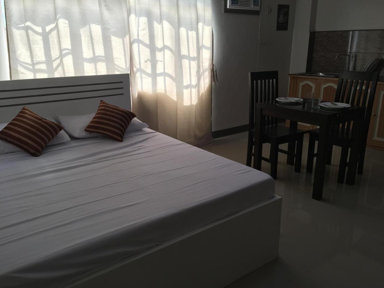 Beinte Singko De Marso Apartments Candon Dış mekan fotoğraf