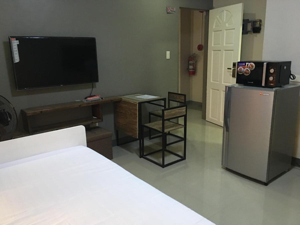 Beinte Singko De Marso Apartments Candon Dış mekan fotoğraf